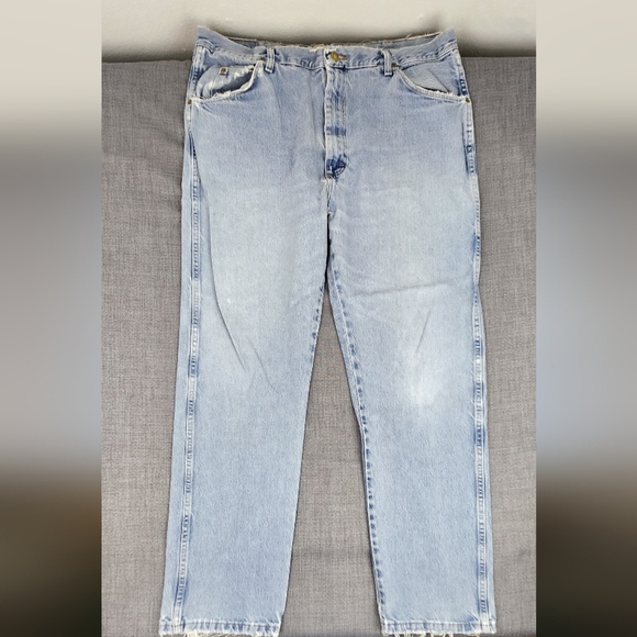 Wrangler Straight Leg Light Wash Distressed Condition 100%Cotton Jeans - 40 × 32 - Picture 1 of 6